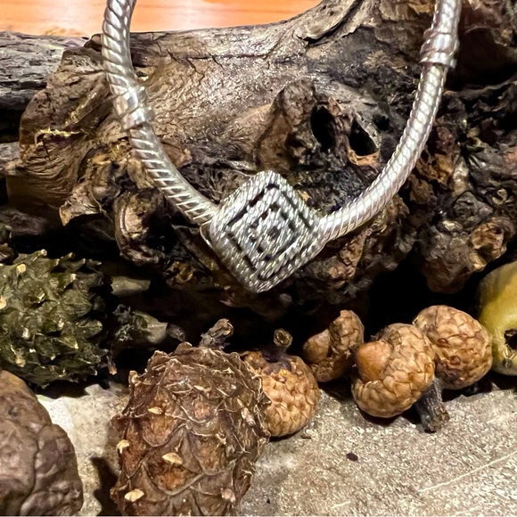 Authentic Pandora Geometric Lines Charm with Clear Pave Zirconias Rombos - Picture 1 of 9